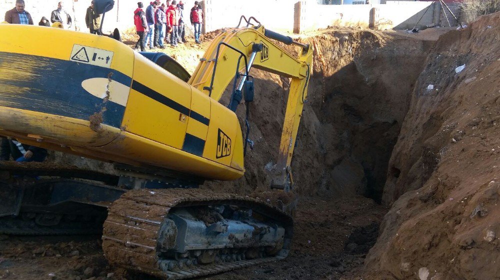 Kızıltepe’de Göçükte Kalan Genç İçin Çalışmalar Sürüyor