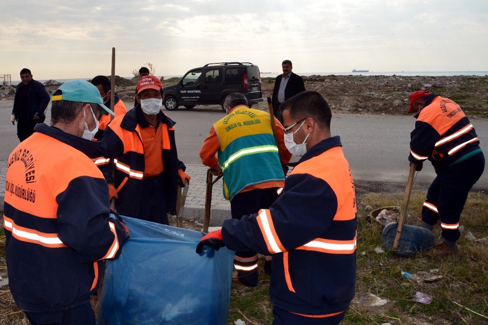 Akdeniz’de Mobil Temizlik Ekipleri Çalışmalarını Sürdürüyor