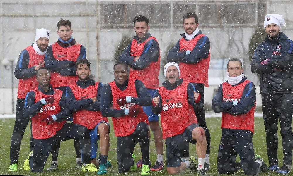 Trabzonspor Kar Altında Çalıştı