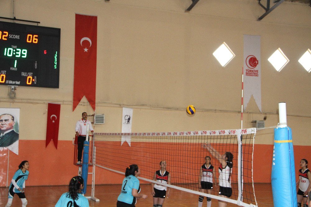 Yıldızlar Voleybol Ligi Başladı