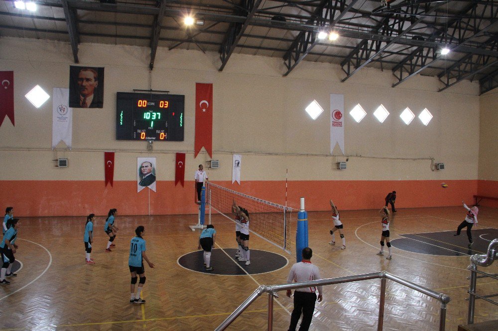 Yıldızlar Voleybol Ligi Başladı