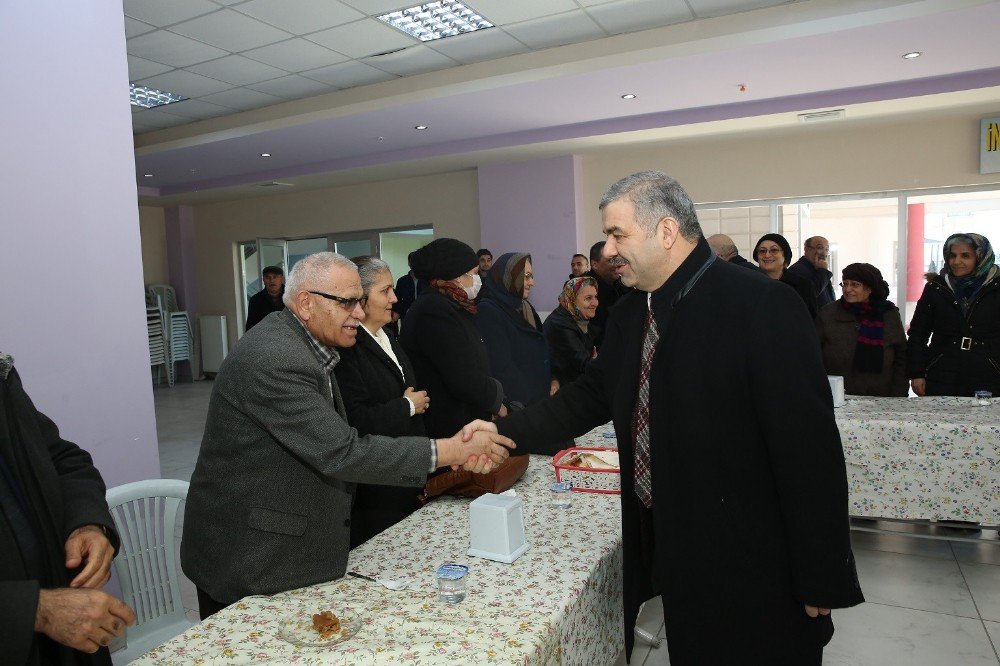 Başkan Çelik, Cem Evi’nde Kavut Yemeğine Katıldı