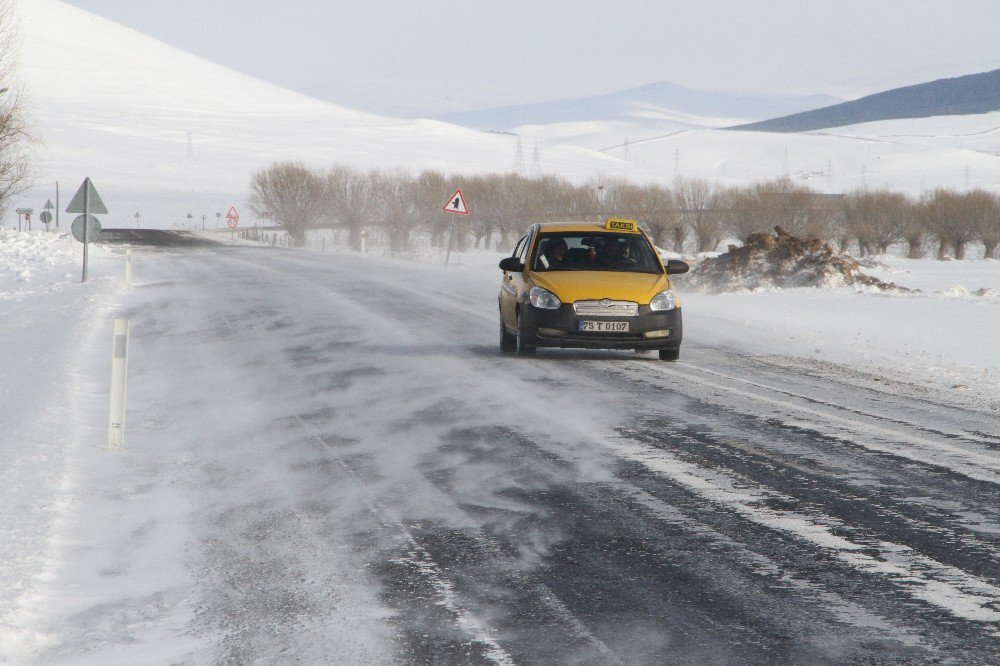 Ardahan’da Tipi Ulaşımı Aksatıyor