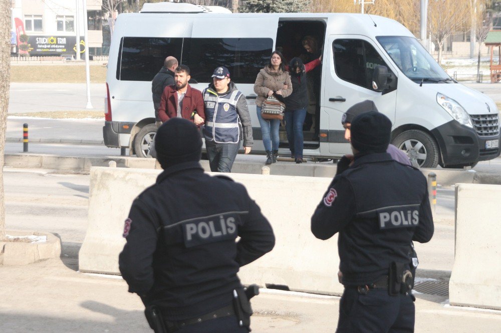 Terör Operasyonunda Gözaltına Alınan 7 Kişiden 5’i Adliyeye Sevk Edildi