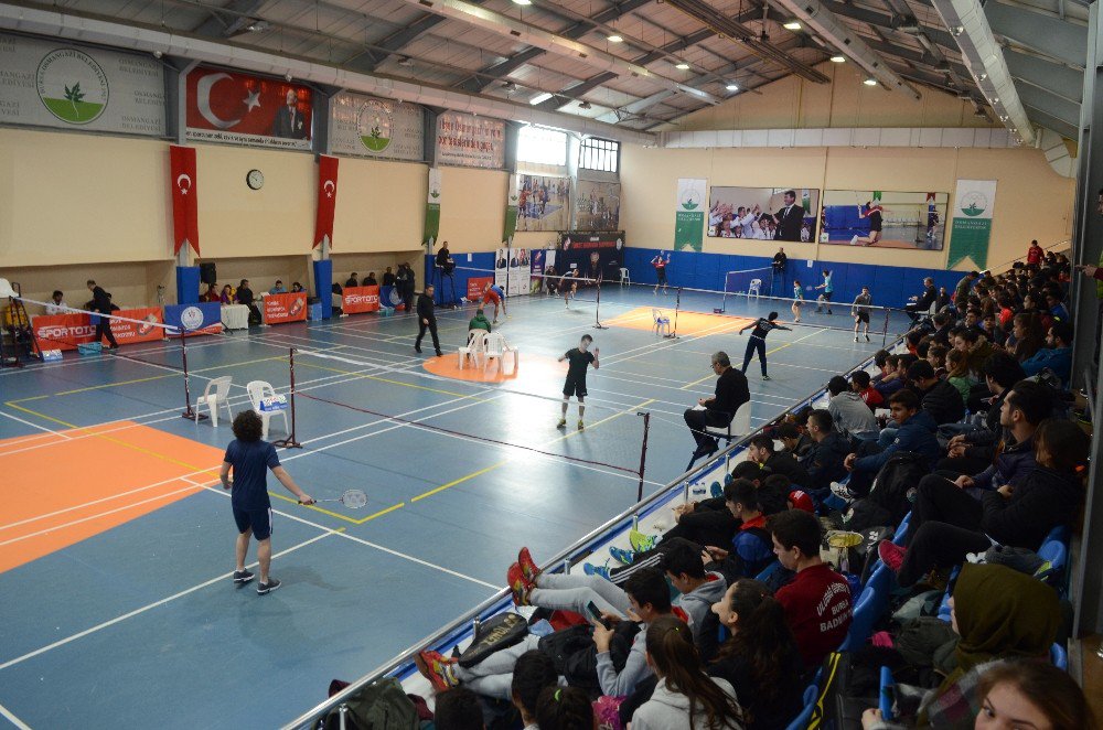 Büyükler Badminton Türkiye Şampiyonası Başladı