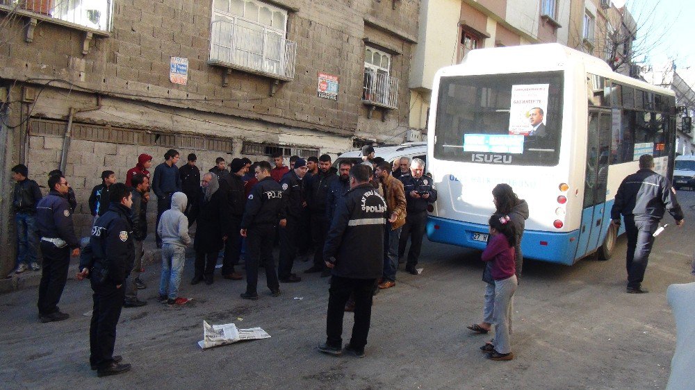 Ablasından Kaçarken Otobüsün Altında Kalan Suriyeli Çocuk Öldü