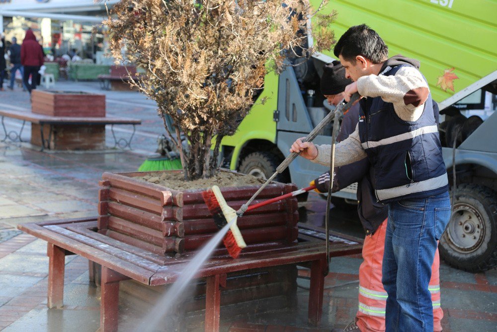 Saraçlar Caddesi’nde Temizlik