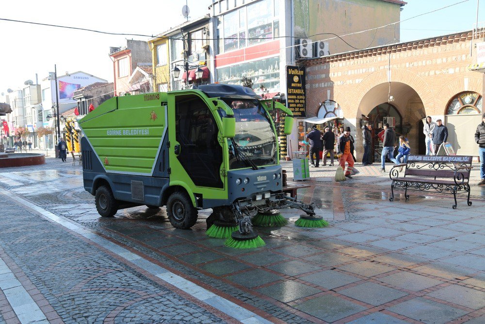 Saraçlar Caddesi’nde Temizlik