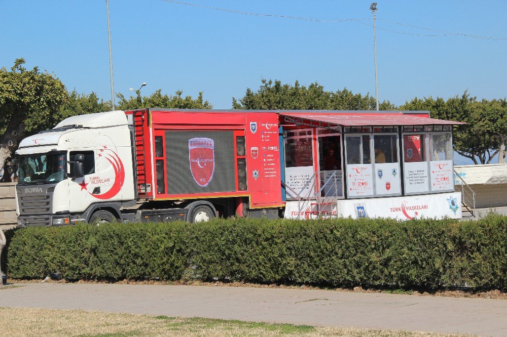 Türk Yıldızları Akrobasi Etkinlik Tırı Hatay Turunda