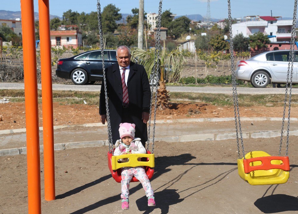 Erdemli Belediyesi, Mahallere Park Kurmaya Devam Ediyor