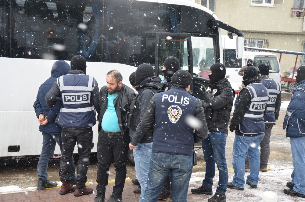 Uyuşturucu Operasyonu Zanlısı 35 Kişi Adliyede