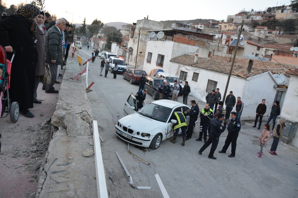 Söke’de Otomobil 3 Metreden Alt Yola Uçtu