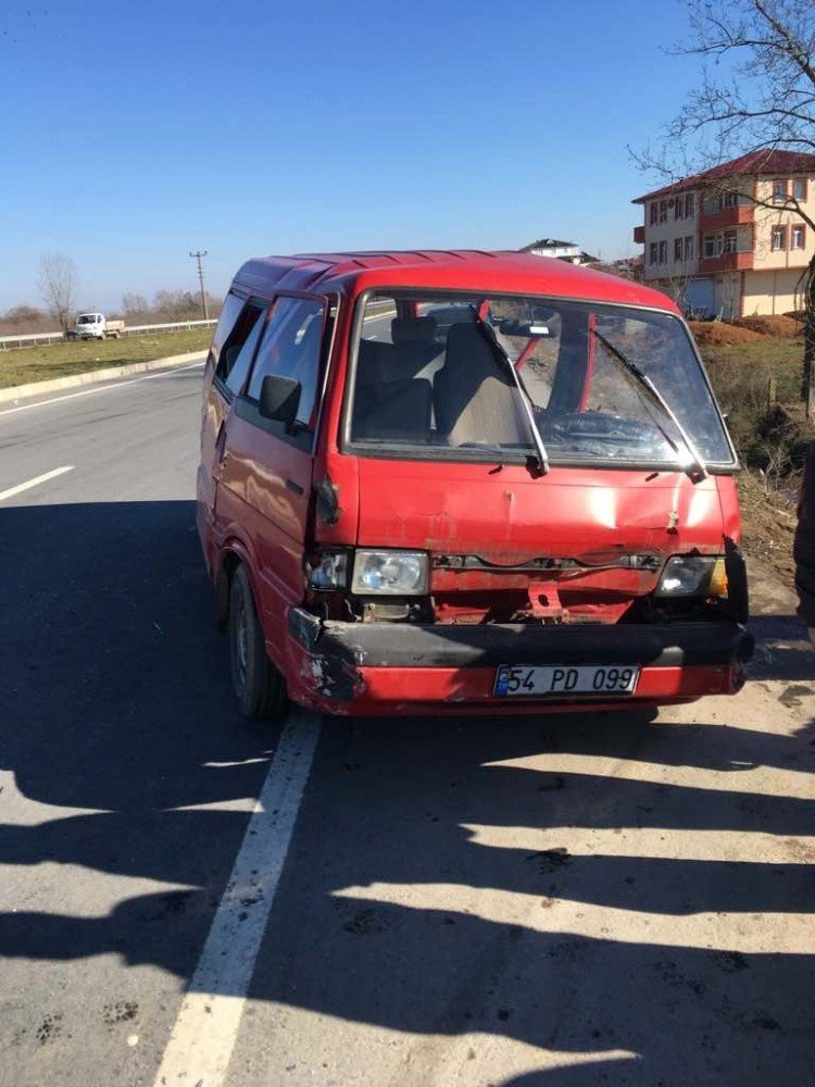 Sakarya’da İki Otomobil Çarpıştı: 1 Ölü, 2 Yaralı