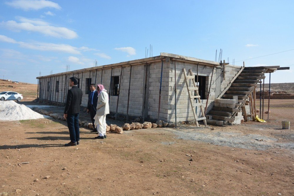 Bir Asır Sonra Elektrik, Su Ve Yola Kavuşan Göçebelere Şimdi De Kültür Evi Yapılıyor