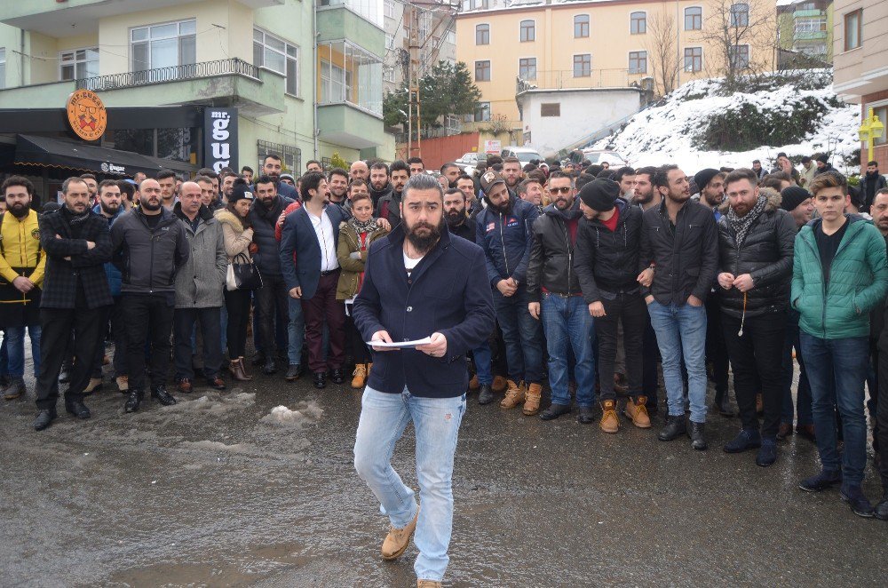 Yarı Açık Alanlarda Sigaranın Yasaklanmasını Kepenk İndirerek Protesto Ettiler