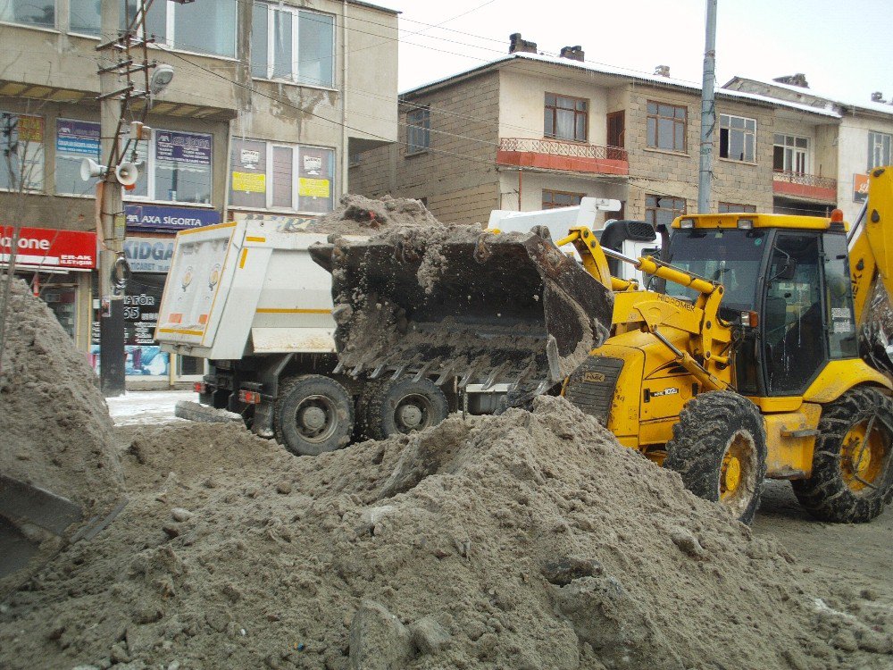 Özalp’ta Karla Mücadele Çalışması