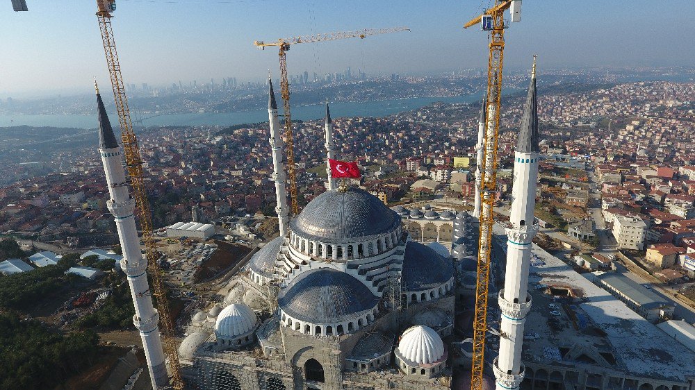 Çamlıca Camii Kubbesine Konulan Hilal Havadan Görüntülendi