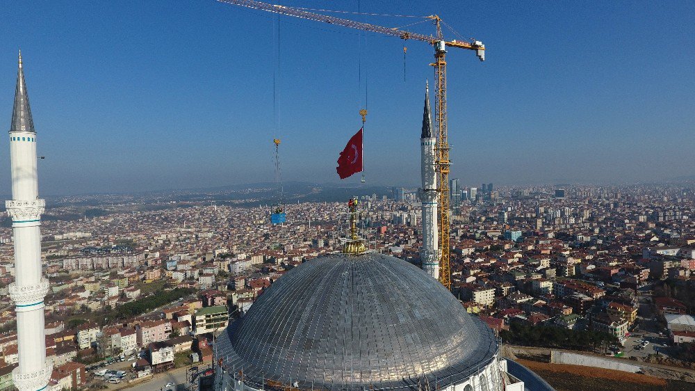 Çamlıca Camii’nin ’Hilal’i Törenle Yerine Konuldu