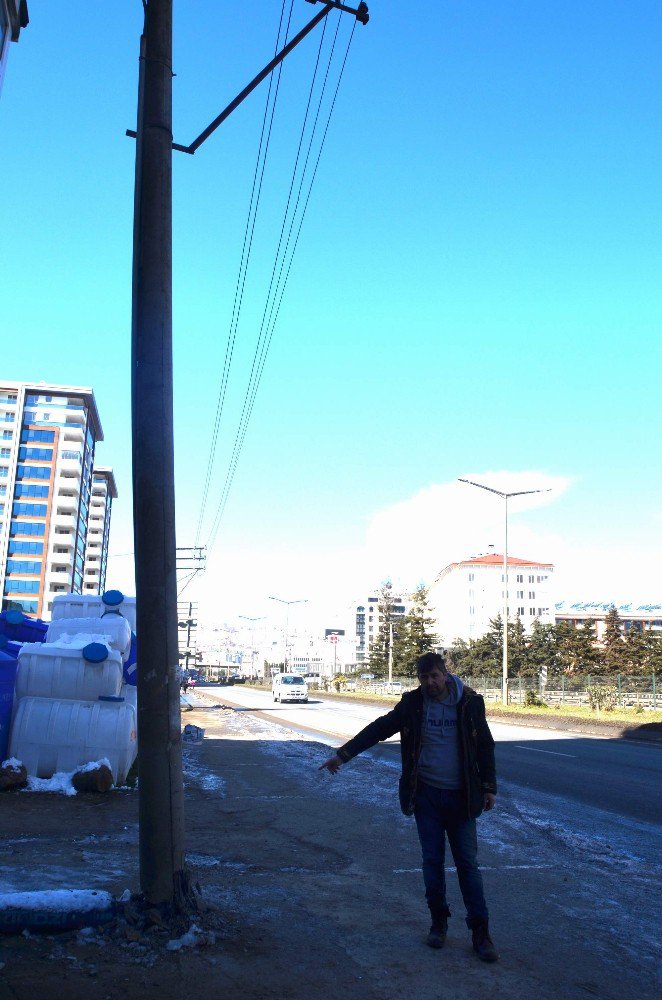 Bu Yolda Kaza "Geliyorum" Diyor