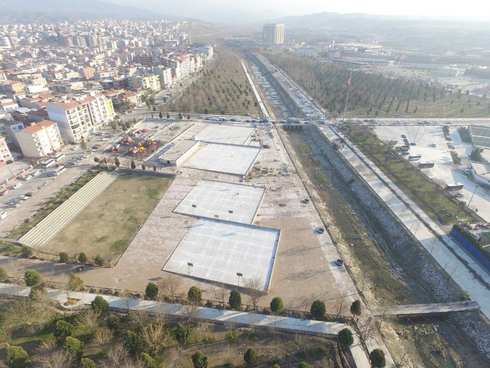 Turgutlu’nun Kent Parkı’nda Çalışmalar Sürüyor