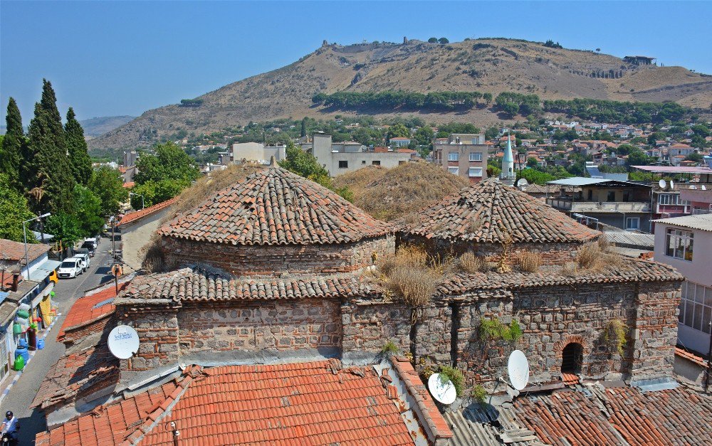 Bergama’da Tarihi Bir Yapı Daha Gün Yüzüne Çıkıyor