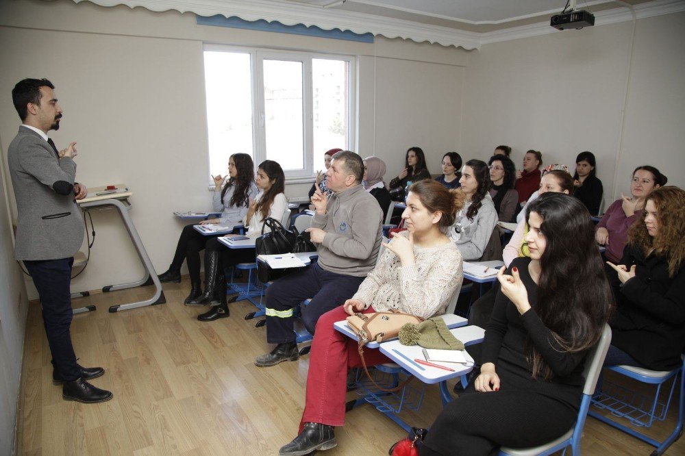 Odunpazarı’nda İşaret Dili Kursları Devam Ediyor