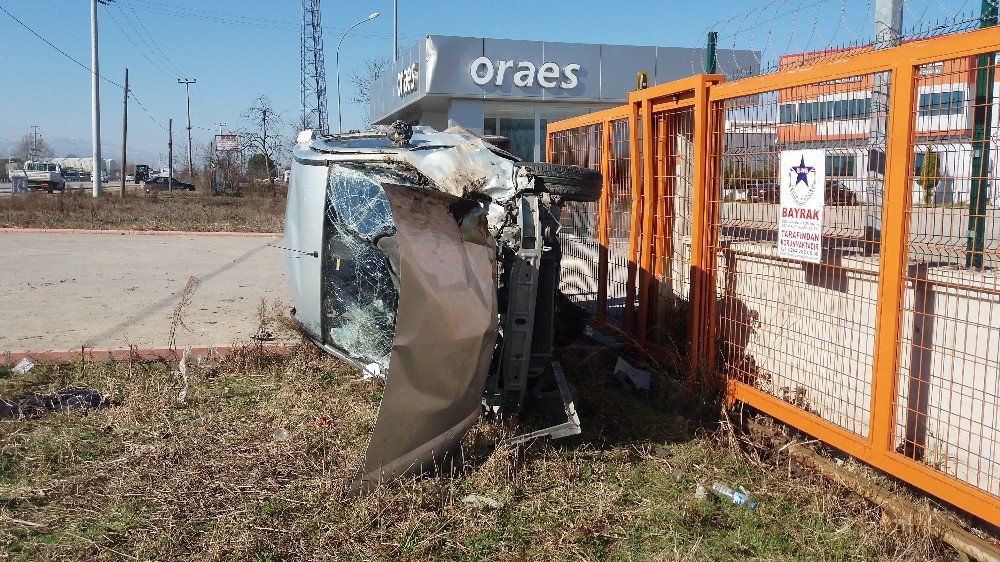 Sakarya’da Trafik Kazası: 3 Yaralı