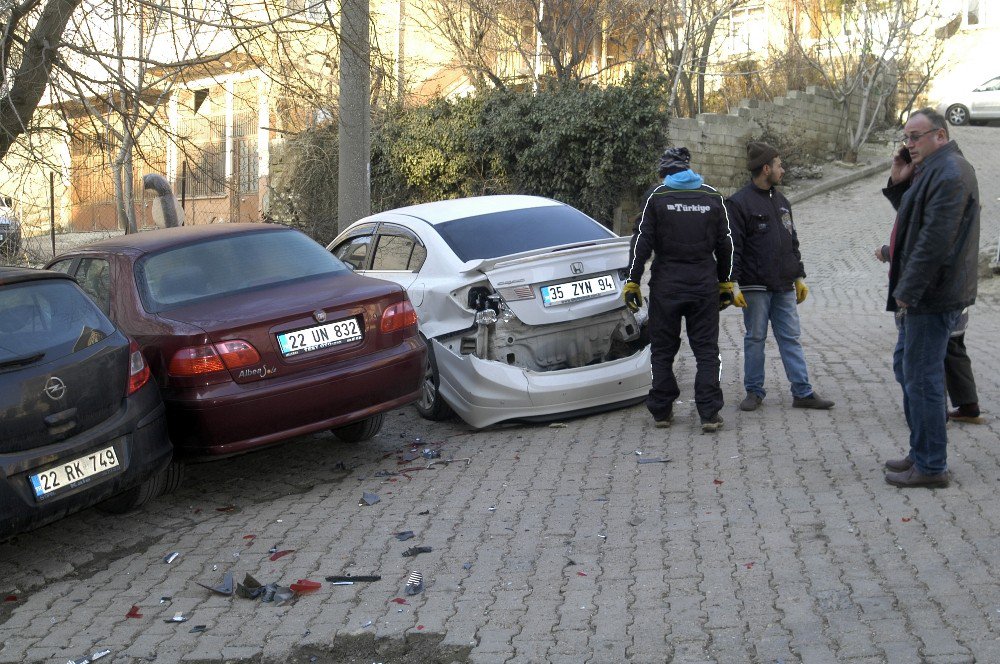 Freni Patlayan Otomobil Park Halindeki Araçları Biçti