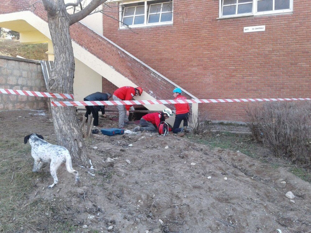 Yavrusunun Kurtarılma Mücadelesinde Ekiplerin Başından Bir Saniye Ayrılmadı