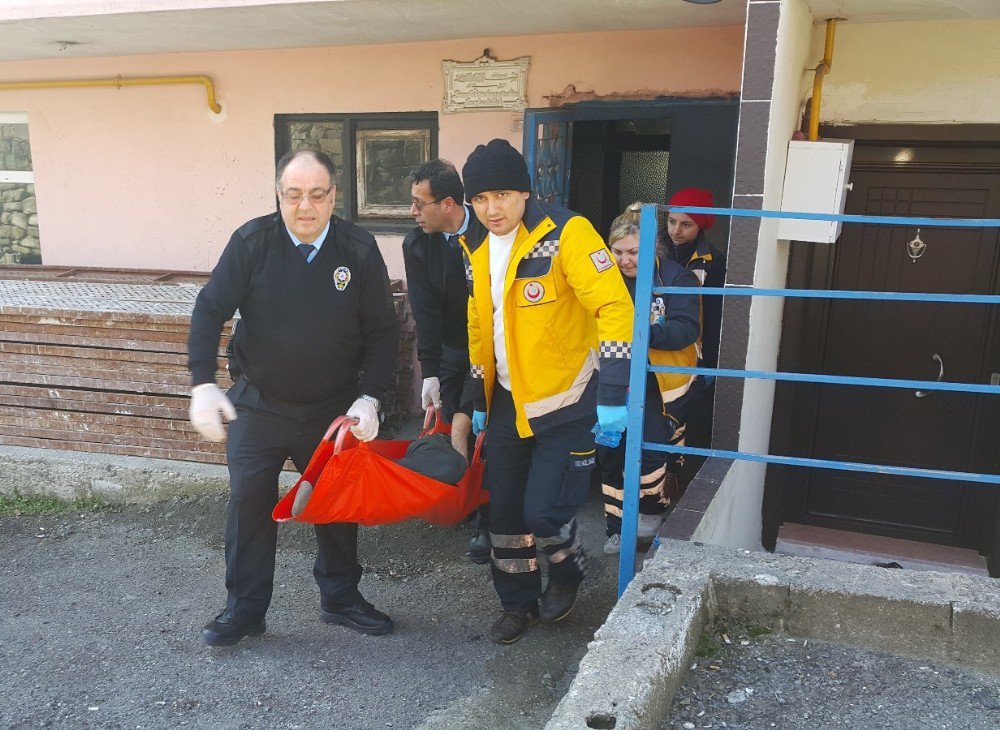 Mahkemeye Gitmedi, Kapısına Polis Gelince Kendini Yaraladı