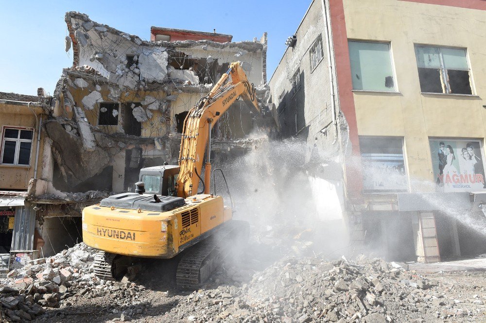 Kent Meydanı İçin Çalışmalar Tam Gaz Devam Ediyor