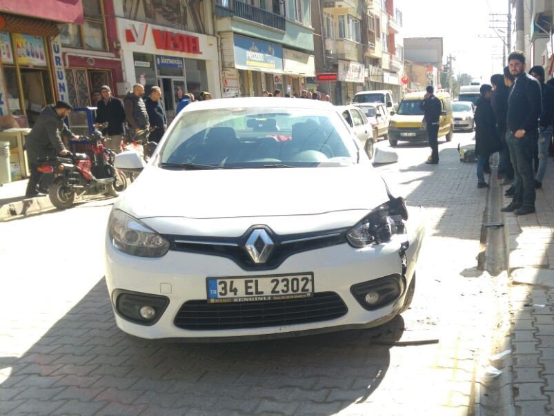 Ters Yöne Giren Motosiklet Otomobille Çarpıştı: 1 Yaralı