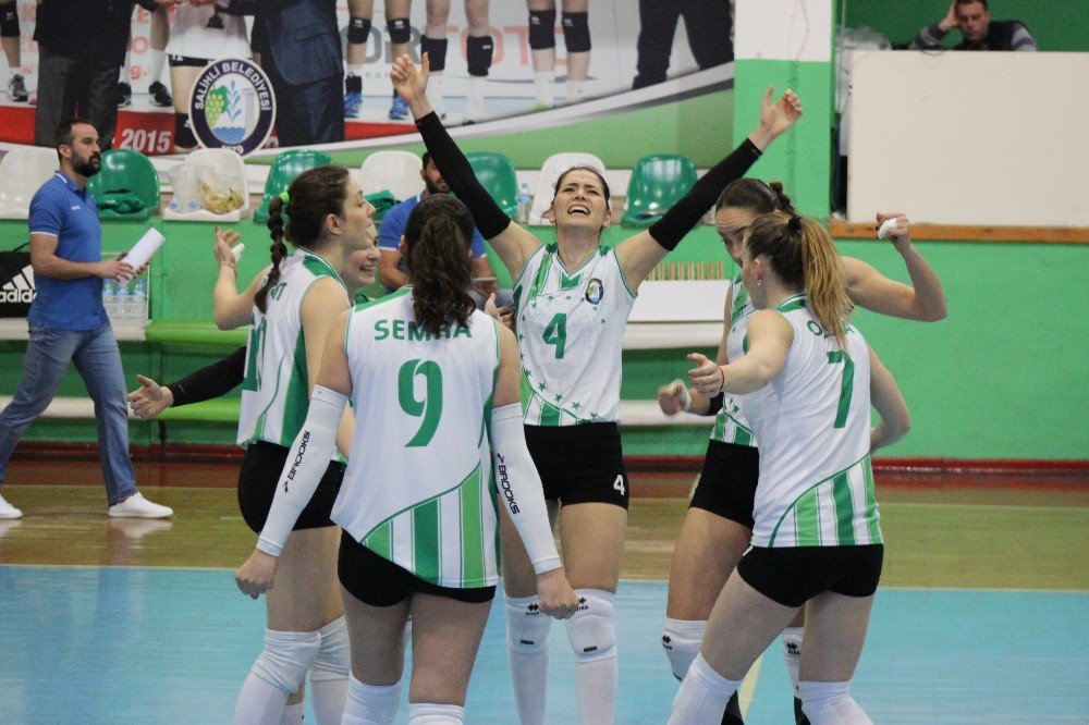 Salihli Belediyespor Filede 5. Sette Güldü