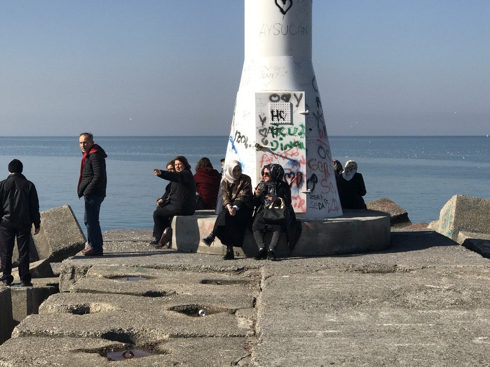 Güneşi Görün Vatandaşlar Soluğu Sahillerde Aldı