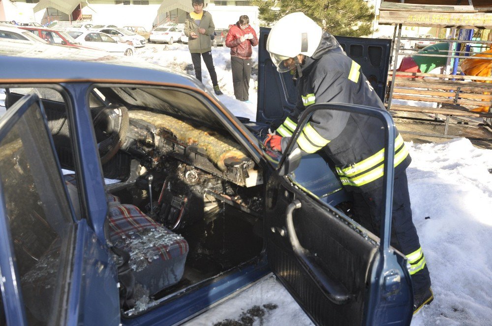 Park Halindeki Otomobilde Yangın Çıktı