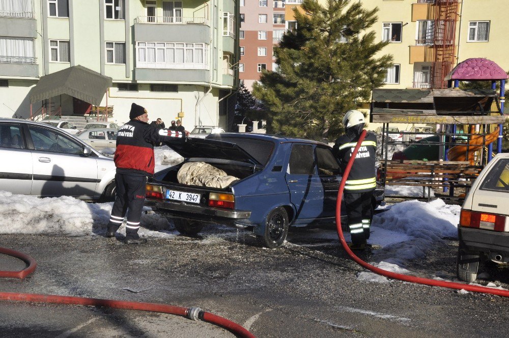 Park Halindeki Otomobilde Yangın Çıktı