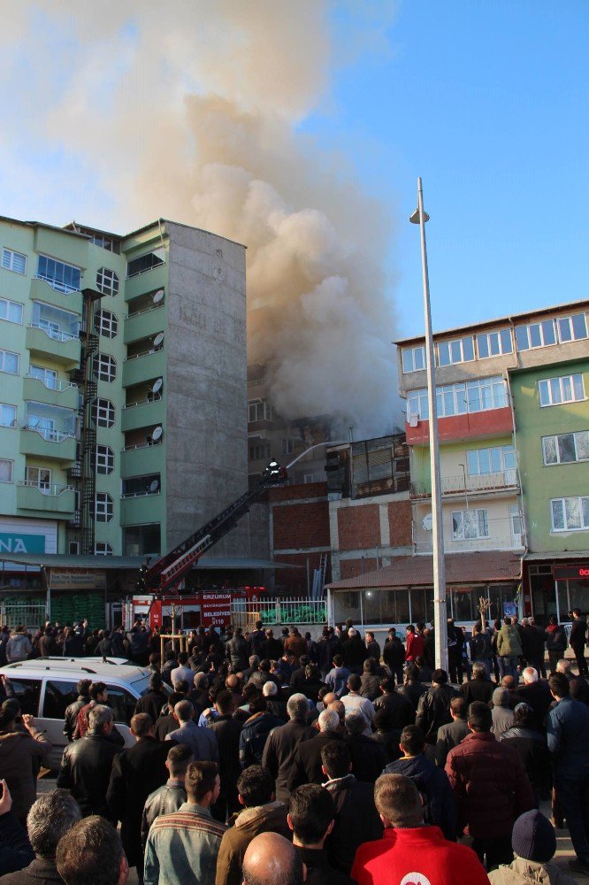 Oltu’da Çatı Katında Çıkan Yangın Korkuttu