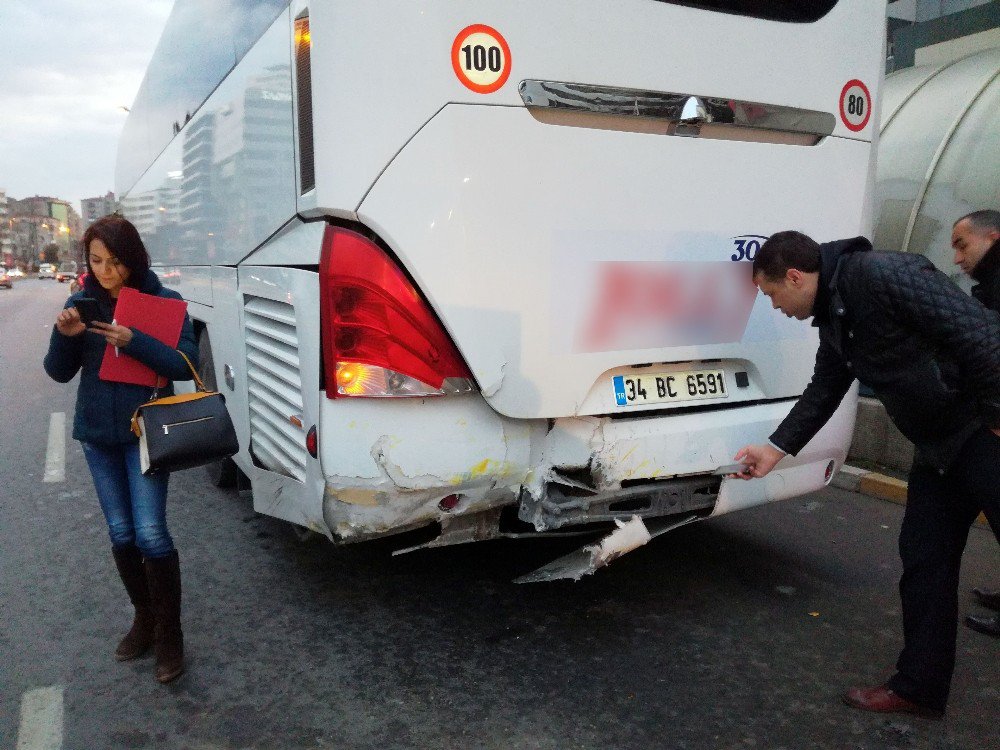 Şişli’de Taksi Tur Otobüsüne Çarptı: 1 Yaralı