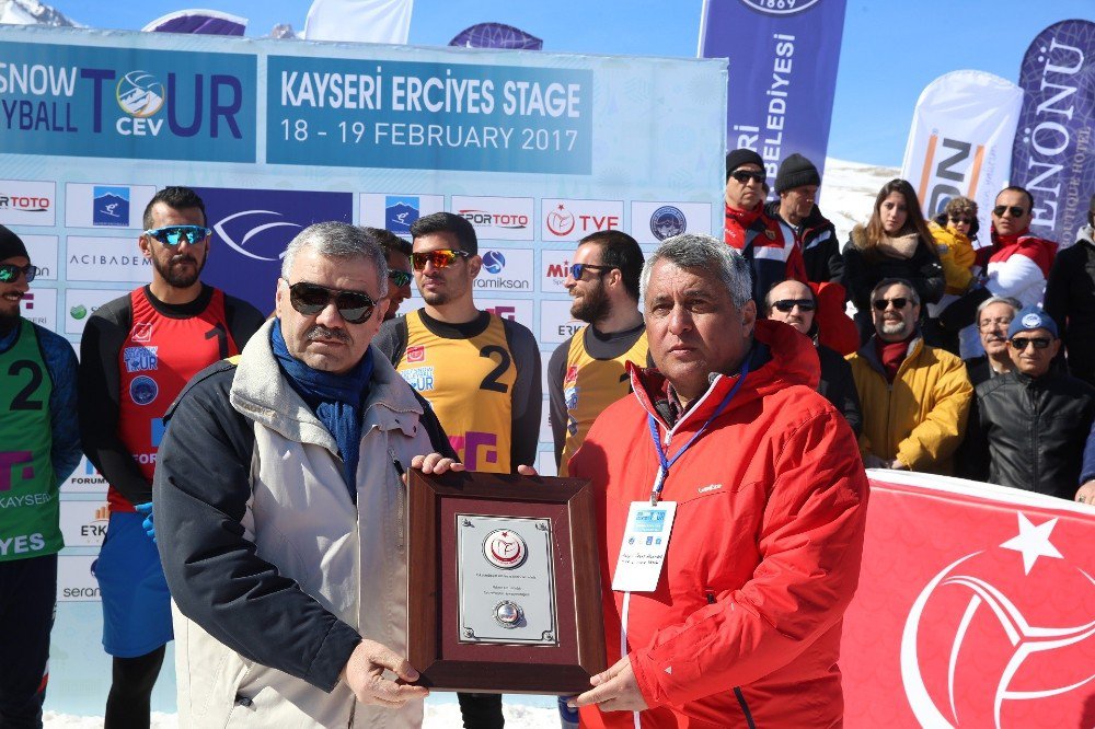 Türkiye, ‘Kar Voleybolu’ İle İlk Kez Erciyes’te Tanıştı