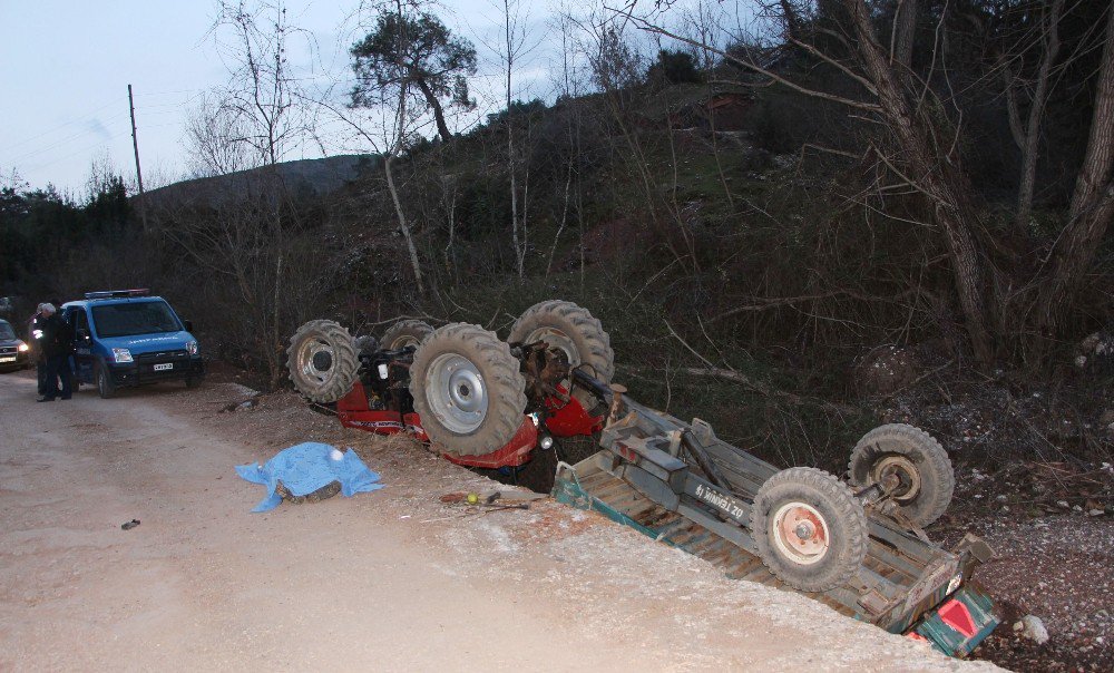 Traktör İle Beton Bariyerlerin Arasına Sıkışan Sürücü Öldü