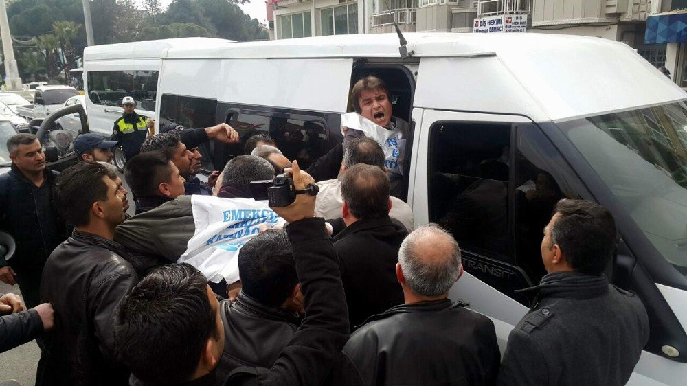 Aydın’da Eğitim-sen Eylemine Polis Müdahalesi; 5 Gözaltı