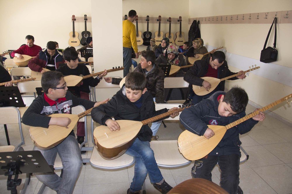 Bitlis Belediyesinden Gitar, Tiyatro Ve Bağlama Kursu