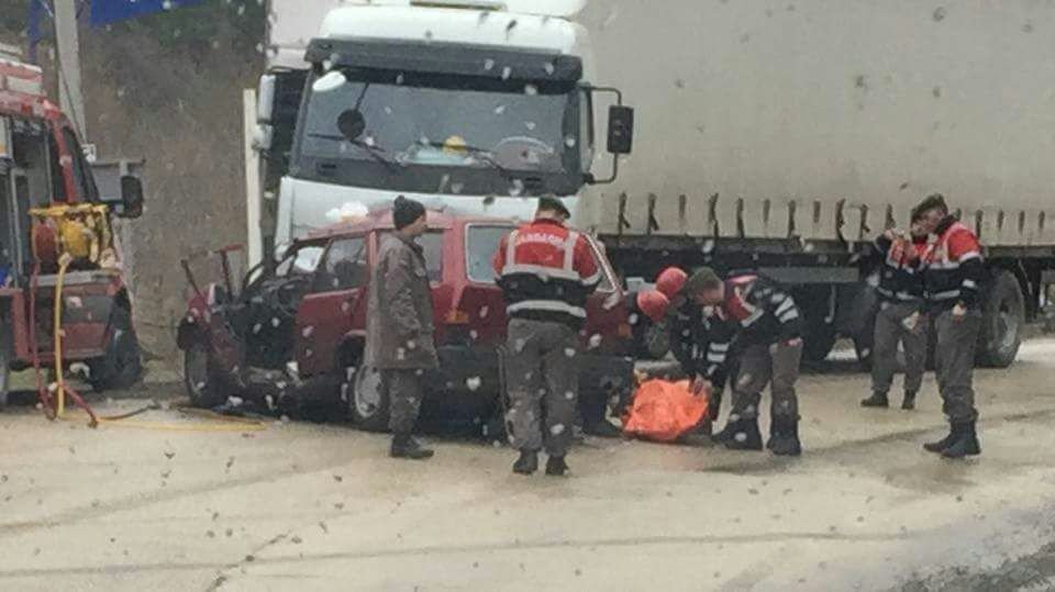 Bursa’da Yağmurda Kayan Otomobil Tır’ın Altına Girdi: 2 Kişi Öldü