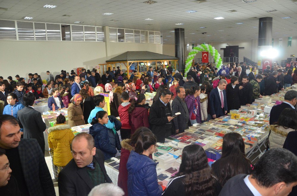 Özgüven: “Ereğli Kitap Fuarını 40 Bin Kişi Ziyaret Etti”