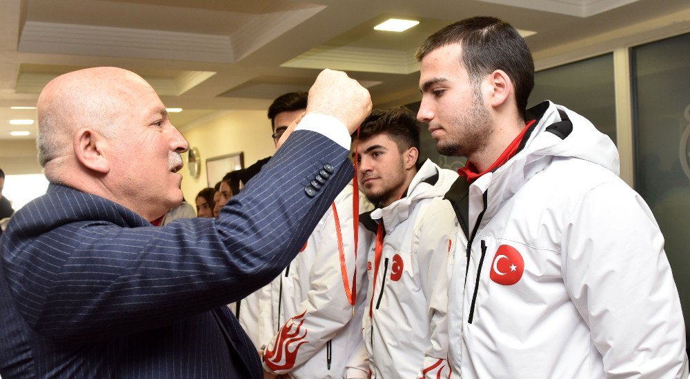 Eyof’un Yıldızlarından Başkan Sekmen’e Ziyaret