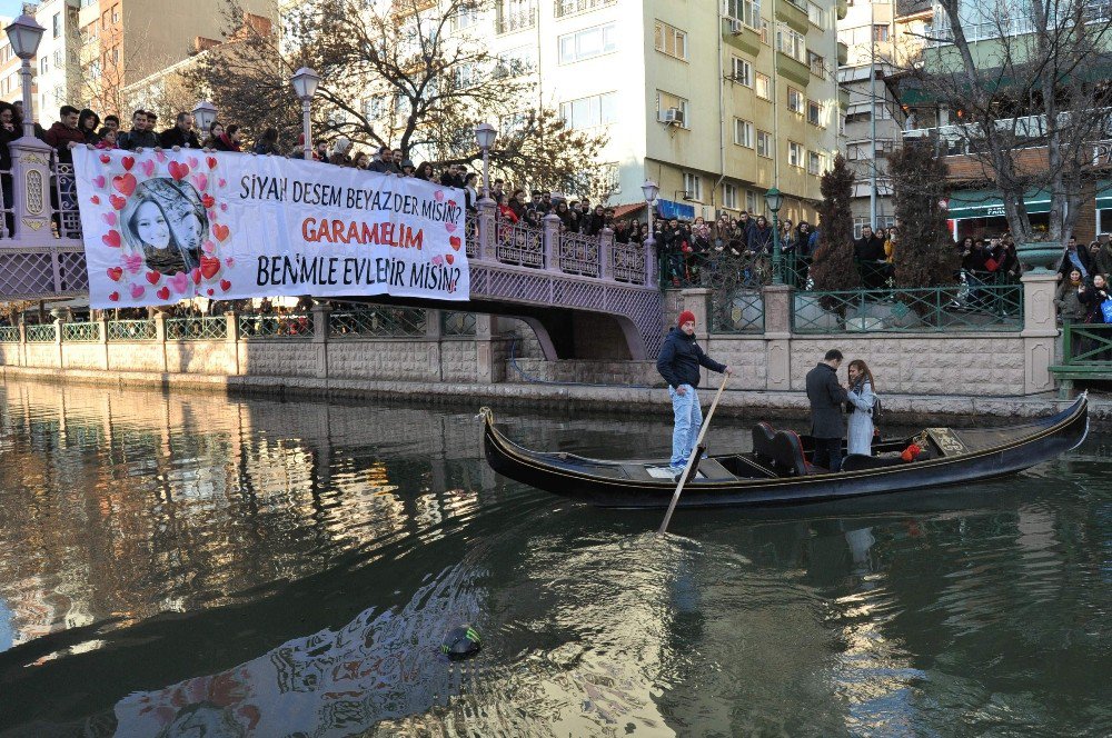 Beşiktaşlının Evlenme Teklifi Böyle Olur