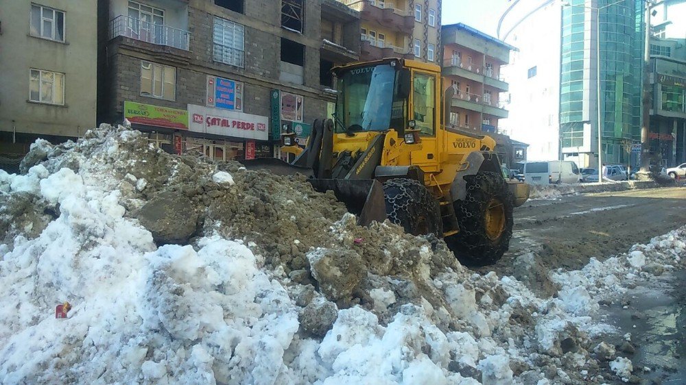 Hakkari’de Kar Temizleme Çalışması