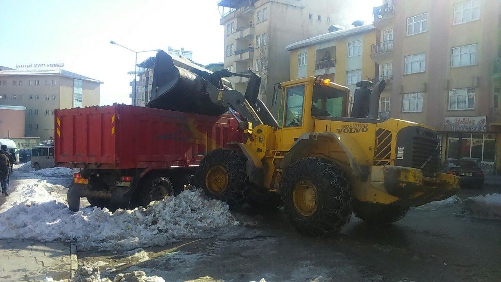 Hakkari’de Kar Temizleme Çalışması