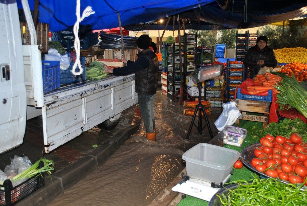 Mudanya’da Pazar Yeri Dereye Döndü