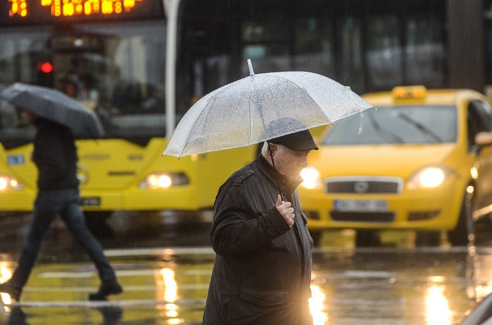 İstanbul’ Da Yağmur Etkili Oldu